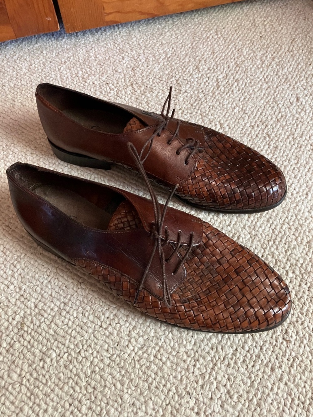 Eddie Bauer women’s 8M loafers with woven leather uppers